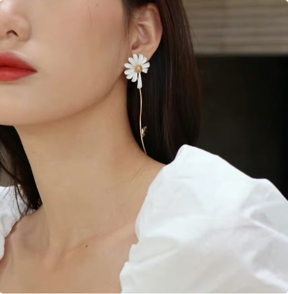 Cute White Chrysanthemum Earrings