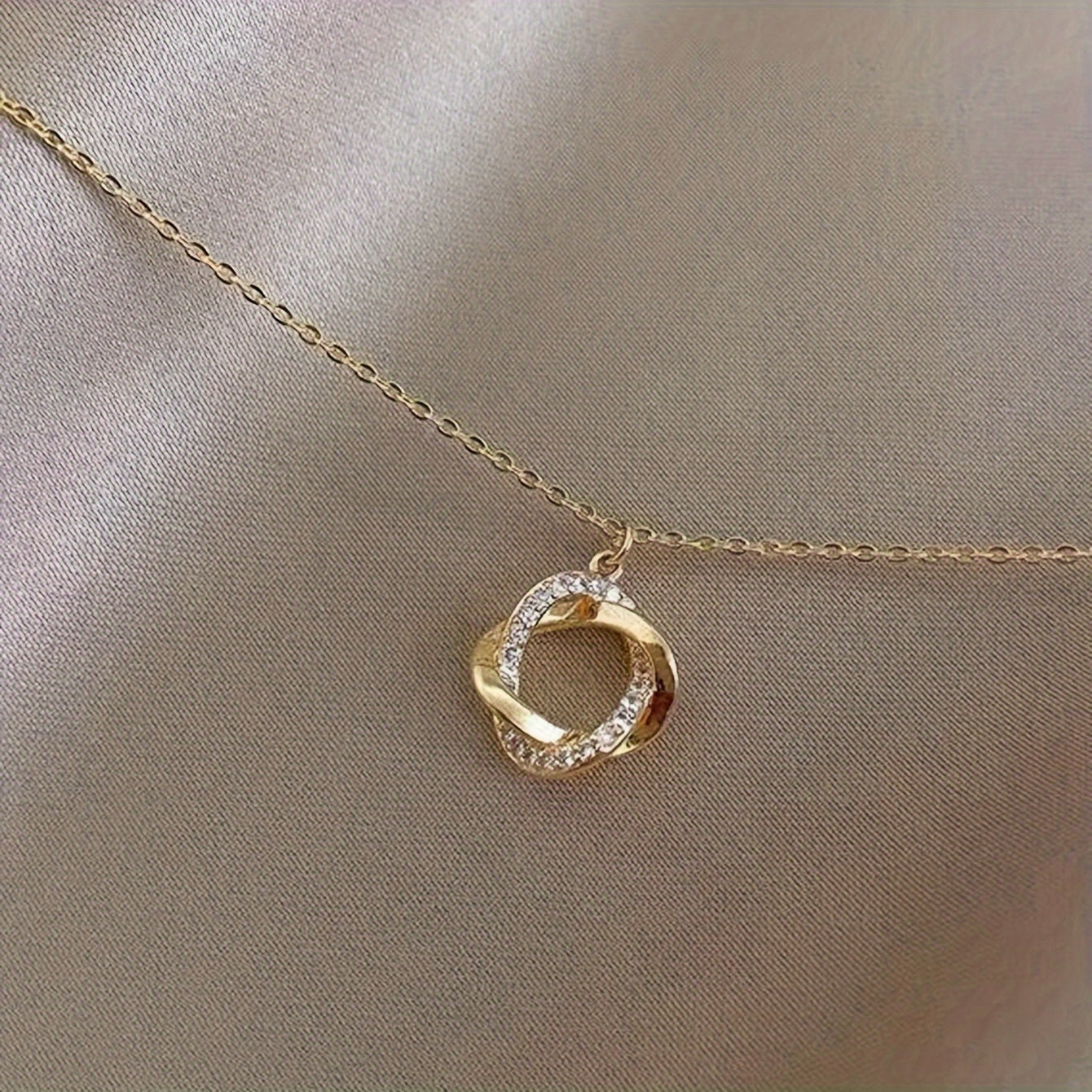 Simple Circle Pendant Necklace