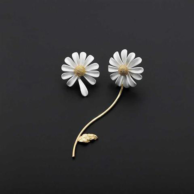 Cute White Chrysanthemum Earrings