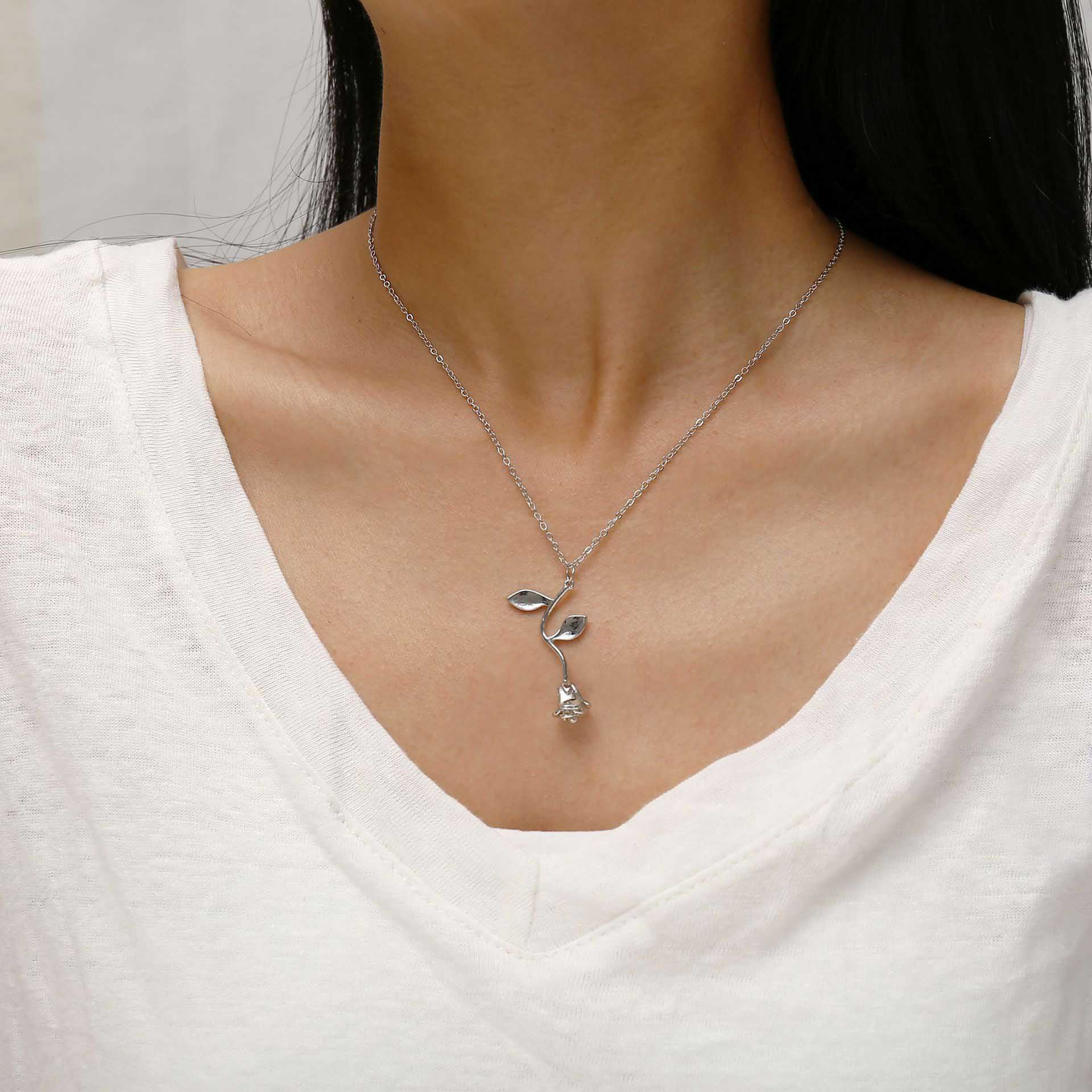 Rose Pendant Necklace